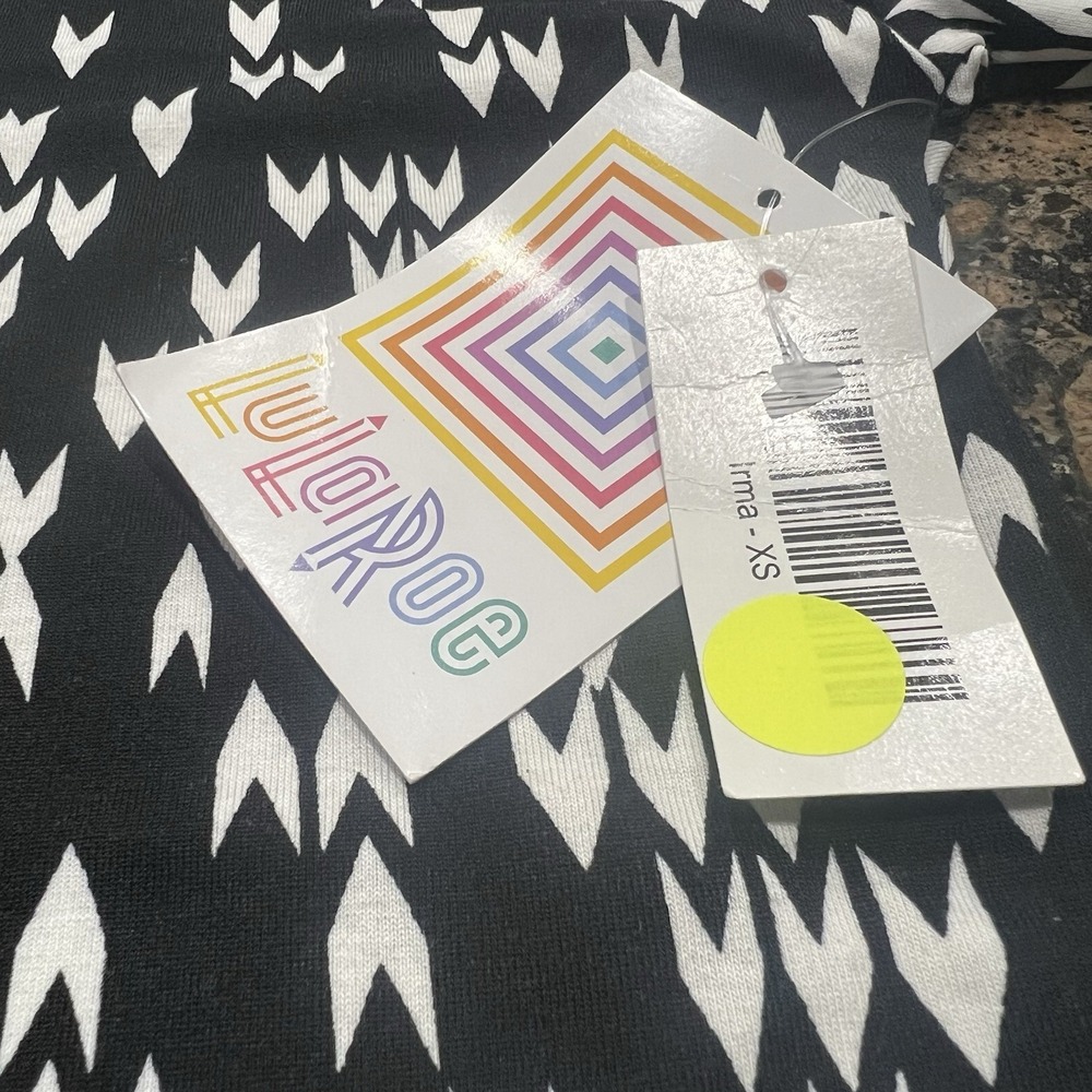 LuLaRoe Shirt Womens XS Black Irma With White Arrows Short Sleeve Top Tunic NWT - Picture 4 of 5